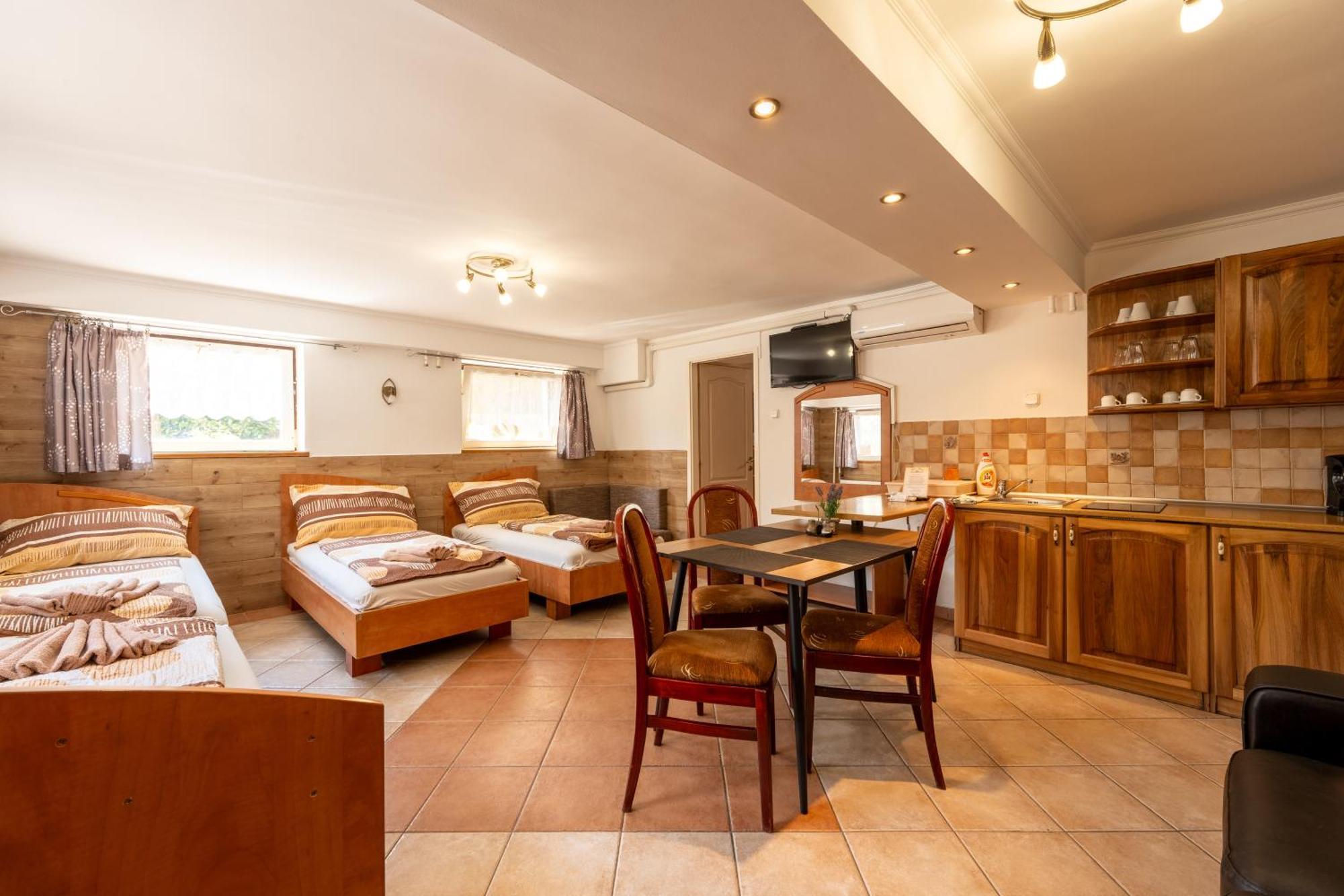 기오르 Szenti Vendeghaz B&B 외부 사진